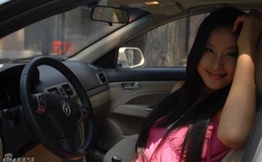 180斤男生摔伤腿体育老师背其去中考